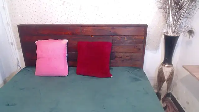 Snapshot of NikkieMilky chatting on 18, 9, 2025 NikkieMilky online show from 18, 9, 2025