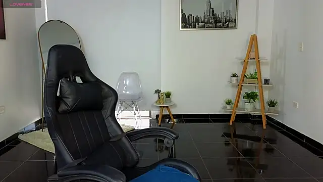 bella  adams online show from 8, 9, 2025