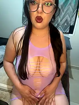 Snapshot of MileyGia chatting on 4, 10, 2025 MileyGia online show from 4, 10, 2025