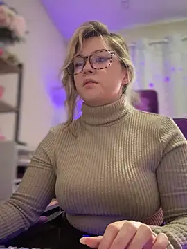 JennKenobi online show from 13, 2, 2025