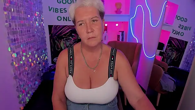 Snapshot of KathySunn chatting on 2, 8, 2026 KathySunn online show from 2, 8, 2026