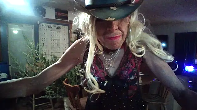 Snapshot of CROSSCOUNTRY1 chatting on 16, 11, 2025 CROSSCOUNTRY1 online show from 16, 11, 2025