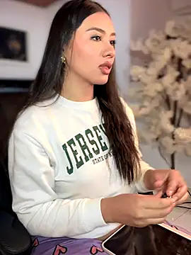 Ambar pe  online show from 26, 10, 2025