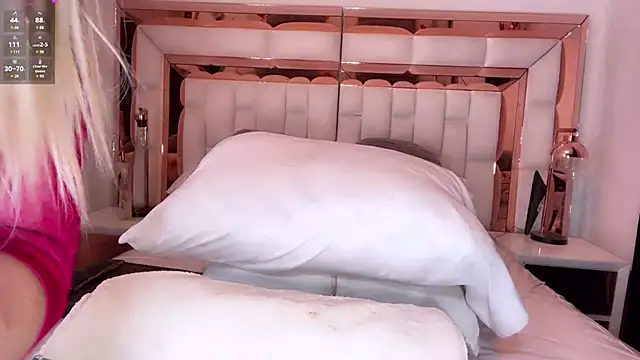 im yours 01 online show from 19, 1, 2025