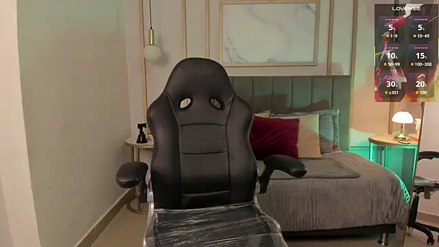 Holly madison  online show from 1, 4, 2026