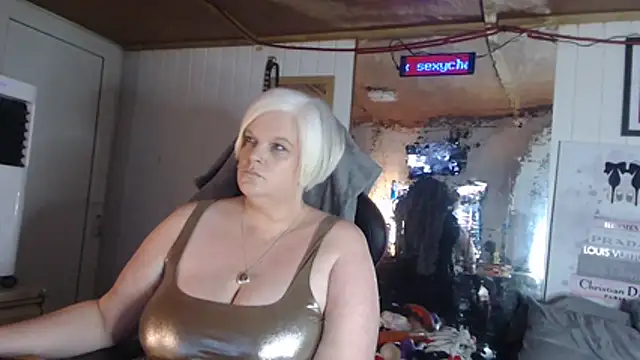 sexychazza16 online show from 20, 11, 2025