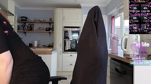 stripmequick online show from 25, 3, 2026