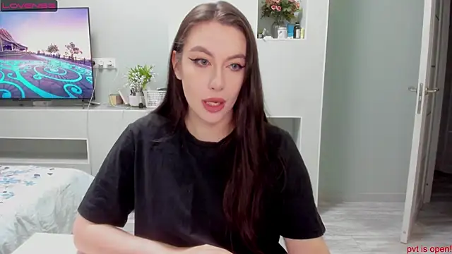 Snapshot of JuliaDiksonX chatting on 8, 12, 2024 JuliaDiksonX online show from 8, 12, 2024