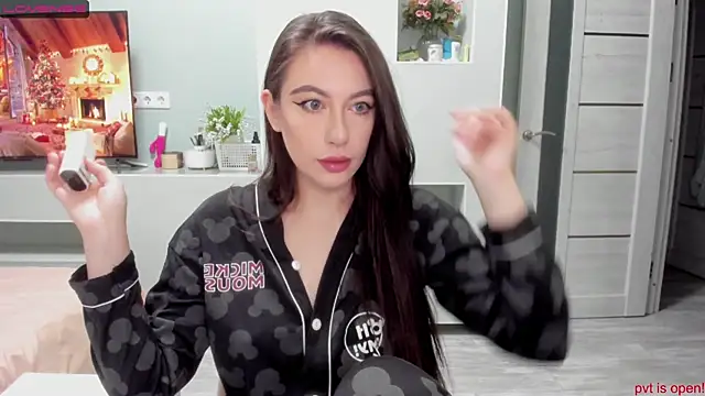 Snapshot of JuliaDiksonX chatting on 19, 12, 2024 JuliaDiksonX online show from 19, 12, 2024