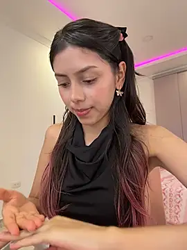 Sensualtease online show from 5, 4, 2026