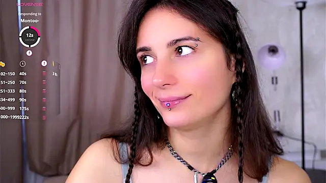 Snapshot of Holla_Molly chatting on 14, 10, 2025 Holla Molly online show from 14, 10, 2025