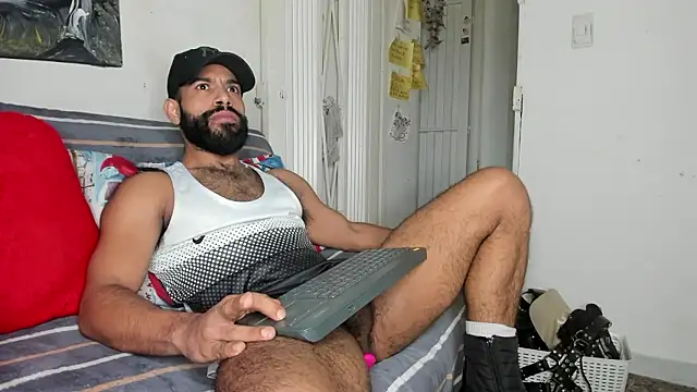 sweatyhairypig23 online show from 16, 1, 2026