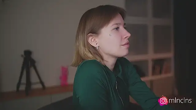 melanielwithu online show from 26, 4, 2026