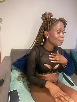 Snapshot of PETITE_NAOMI chatting on 19, 2, 2025 PETITE NAOMI online show from 19, 2, 2025