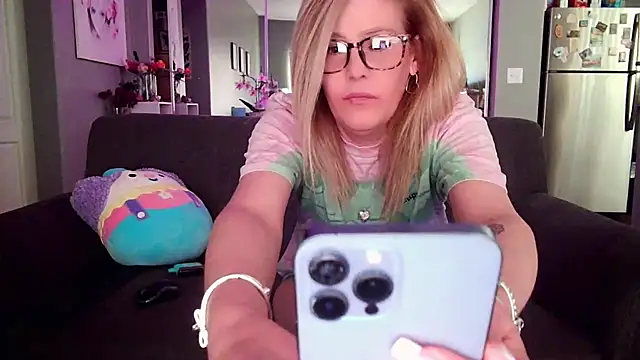 Lexi Shocker online show from 17, 3, 2025