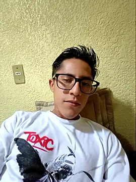Snapshot of KevinCrz chatting on 18, 10, 2025 KevinCrz online show from 18, 10, 2025