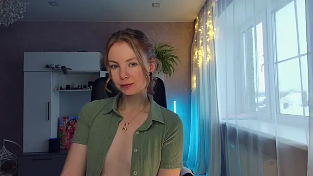 Cuddle Cat online show from 19, 12, 2024