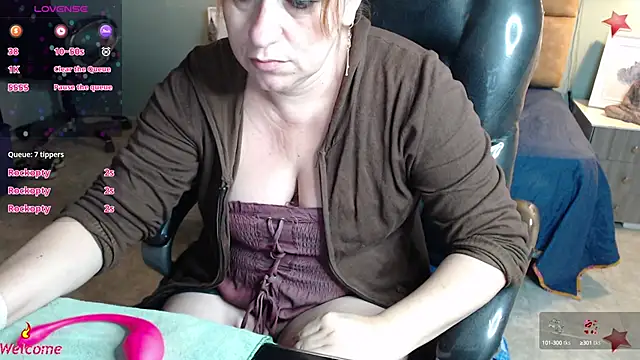 Snapshot of Barbiegomez chatting on 8, 2, 2025 Barbiegomez online show from 8, 2, 2025
