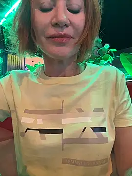 Jullia Moor online show from 1, 6, 2026