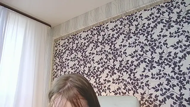 Snapshot of Laurainlove chatting on 18, 7, 2026 Laurainlove online show from 18, 7, 2026