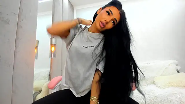 Snapshot of Britney_Charm_ chatting on 21, 5, 2026 Britney Charm online show from 21, 5, 2026