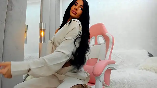 Snapshot of Britney_Charm_ chatting on 5, 6, 2026 Britney Charm online show from 5, 6, 2026