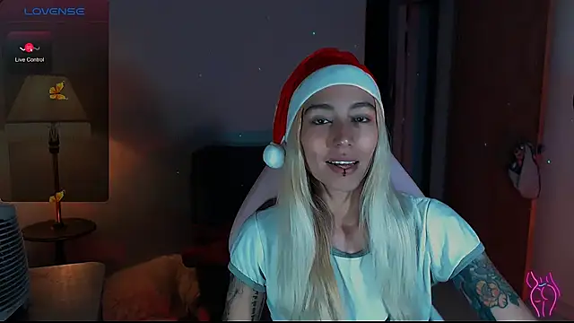 Snapshot of Saucy_Jenn chatting on 15, 12, 2024 Saucy Jenn online show from 15, 12, 2024