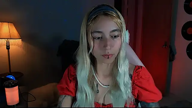 Snapshot of Saucy_Jenn chatting on 29, 12, 2024 Saucy Jenn online show from 29, 12, 2024