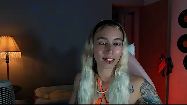 Snapshot of Saucy_Jenn chatting on 5, 1, 2025 Saucy Jenn online show from 5, 1, 2025