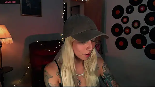 Snapshot of Saucy_Jenn chatting on 22, 2, 2025 Saucy Jenn online show from 22, 2, 2025