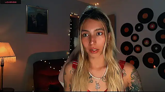 Snapshot of Saucy_Jenn chatting on 23, 2, 2025 Saucy Jenn online show from 23, 2, 2025