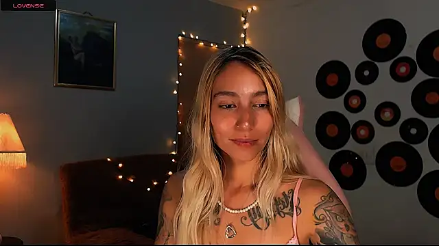 Snapshot of Saucy_Jenn chatting on 2, 3, 2025 Saucy Jenn online show from 2, 3, 2025