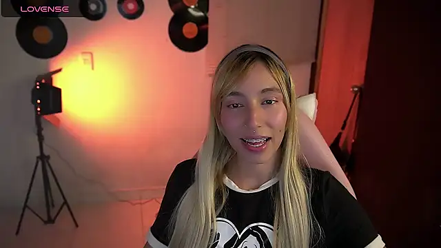 Snapshot of Saucy_Jenn chatting on 19, 4, 2026 Saucy Jenn online show from 19, 4, 2026