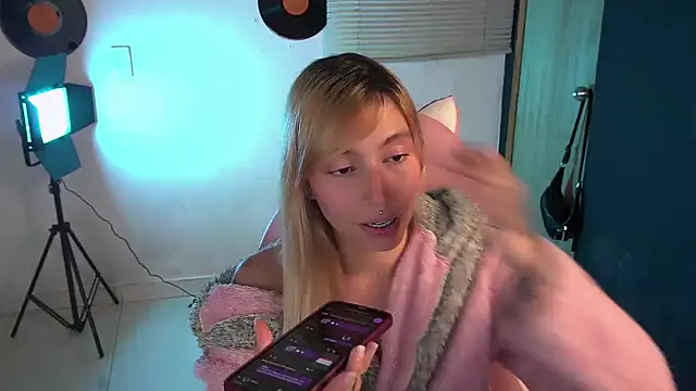 Snapshot of Saucy_Jenn chatting on 24, 4, 2026 Saucy Jenn online show from 24, 4, 2026