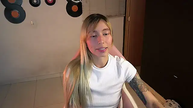 Snapshot of Saucy_Jenn chatting on 24, 5, 2026 Saucy Jenn online show from 24, 5, 2026