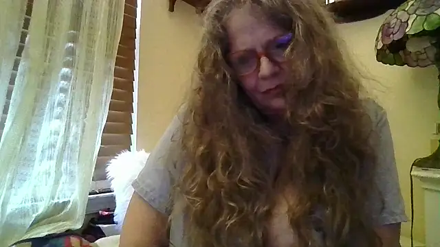 Snapshot of DestineeLoverGirl chatting on 27, 3, 2026 DestineeLoverGirl online show from 27, 3, 2026