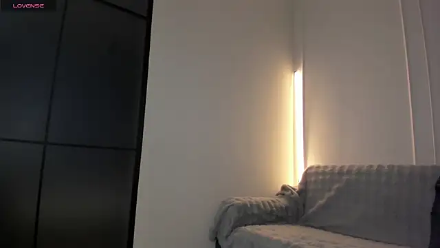 Lunaonekiss online show from 12, 6, 2026