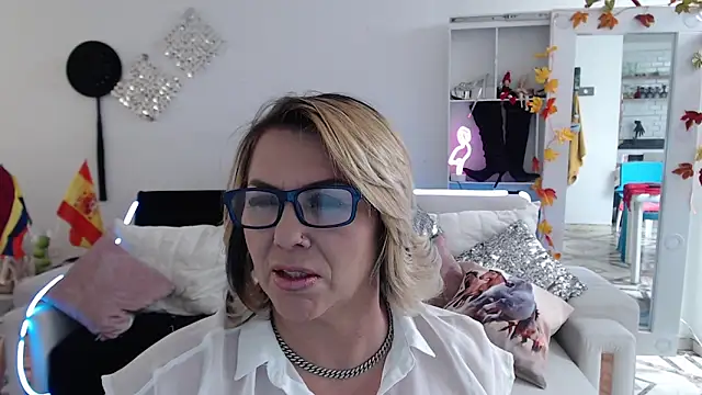 Myrnasexxx online show from 1, 2, 2025