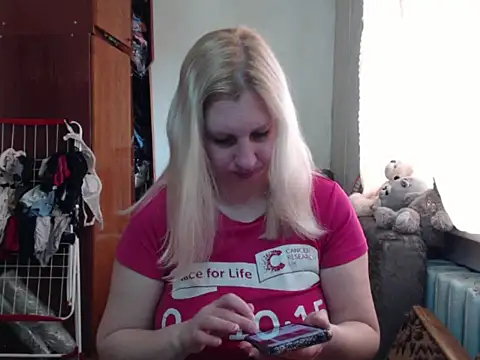 BustyBlond online show from 5, 3, 2025