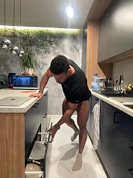 izaak lover online show from 28, 10, 2025