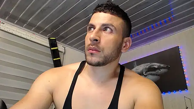 Snapshot of bayronfit chatting on 8, 5, 2026 bayronfit online show from 8, 5, 2026