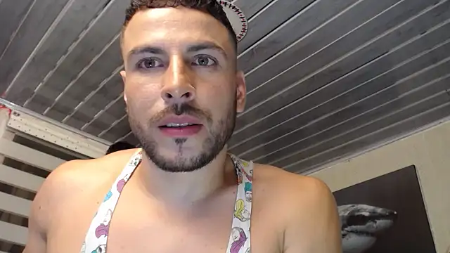 Snapshot of bayronfit chatting on 1, 6, 2026 bayronfit online show from 1, 6, 2026