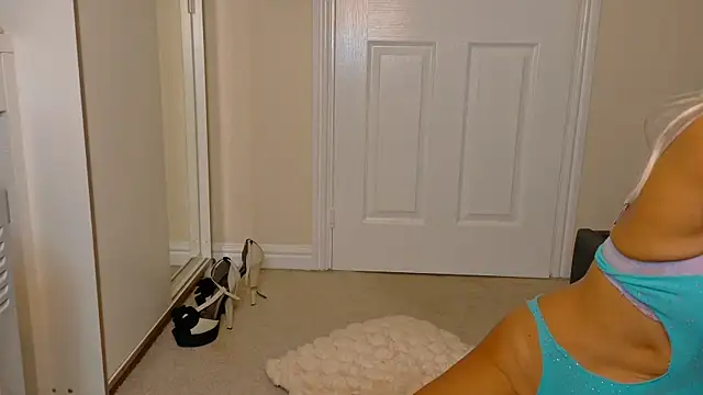 Tinkerbell822 online show from 25, 11, 2025