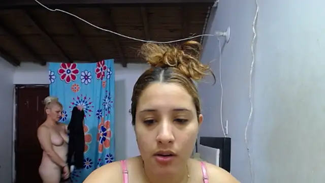 Nicolle Milf online show from 28, 10, 2025