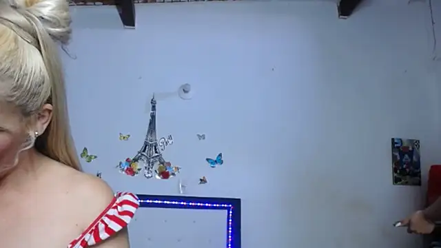 Nicolle Milf online show from 17, 12, 2025