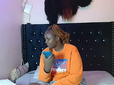 Toomuchbooty33 online show from 14, 10, 2025