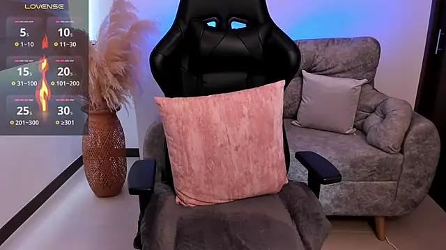 chloerossi online show from 5, 5, 2026
