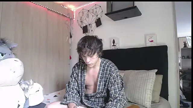 Santiago kiler online show from 16, 4, 2026