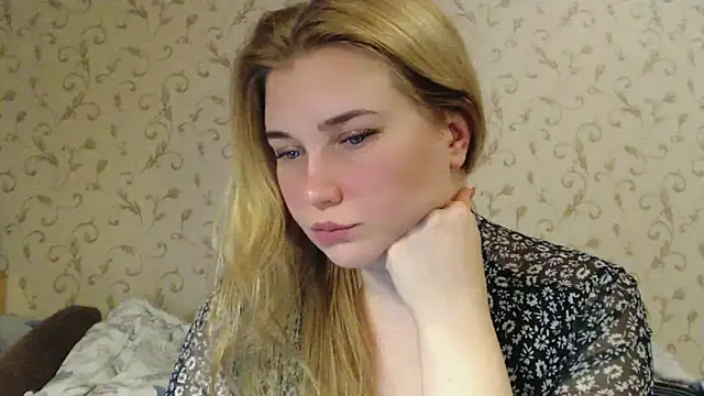 Snapshot of mmmPinUpGirl chatting on 1, 3, 2025 mmmPinUpGirl online show from 1, 3, 2025