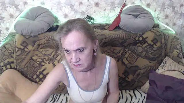 MissBekker online show from 9, 11, 2025